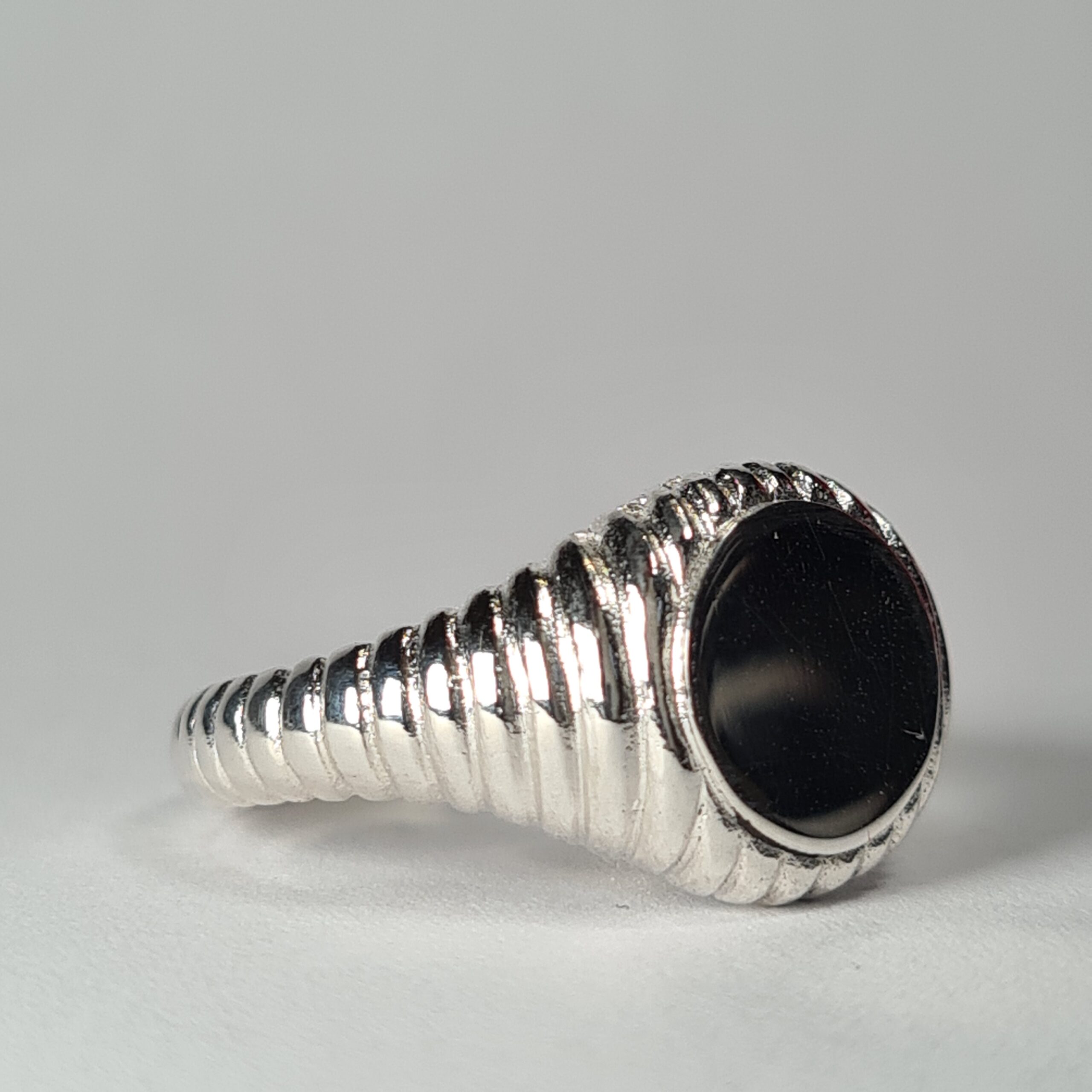 Ribbed Signet Ring - Image 3