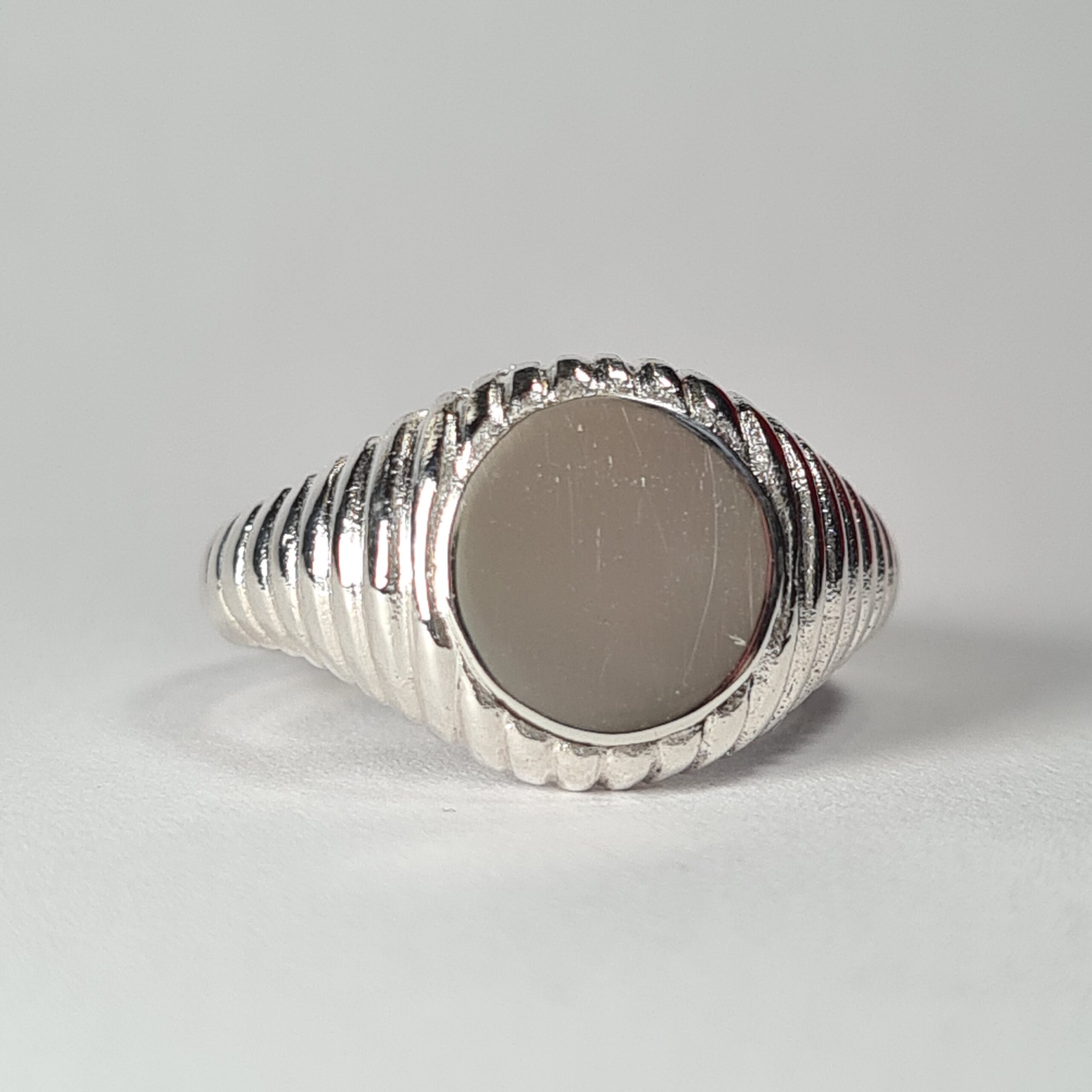 Ribbed Signet Ring