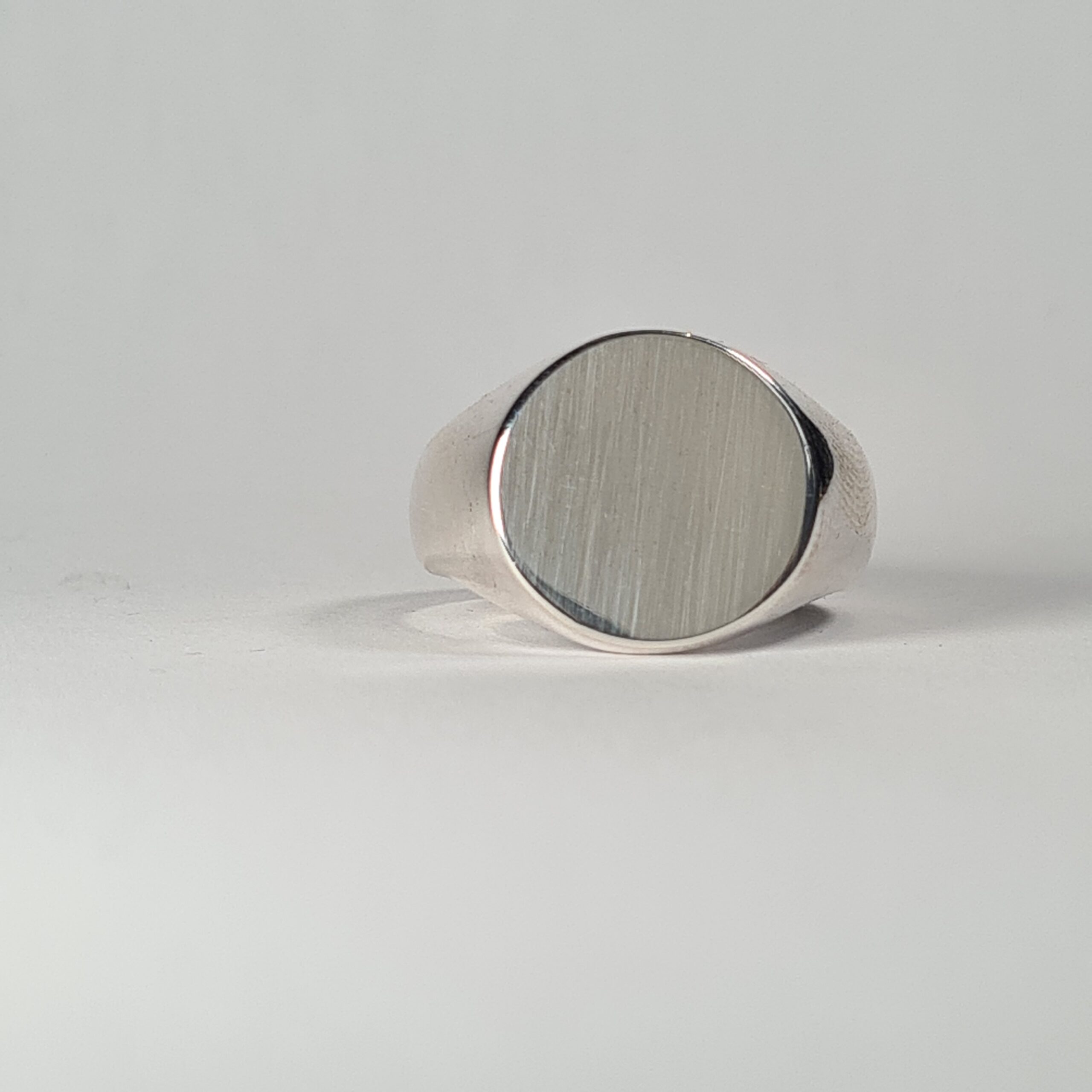 Round Signet Ring - Image 3