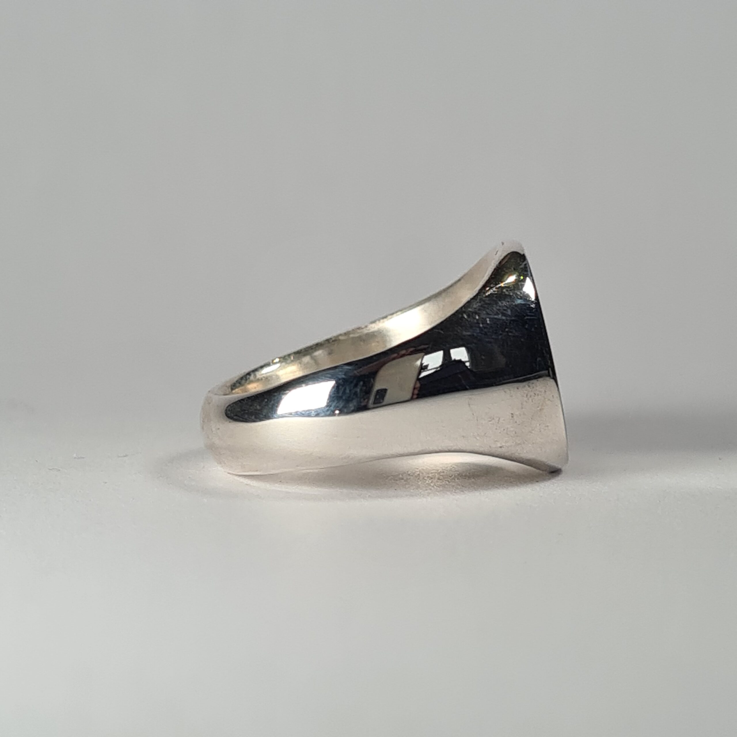 Round Signet Ring - Image 4