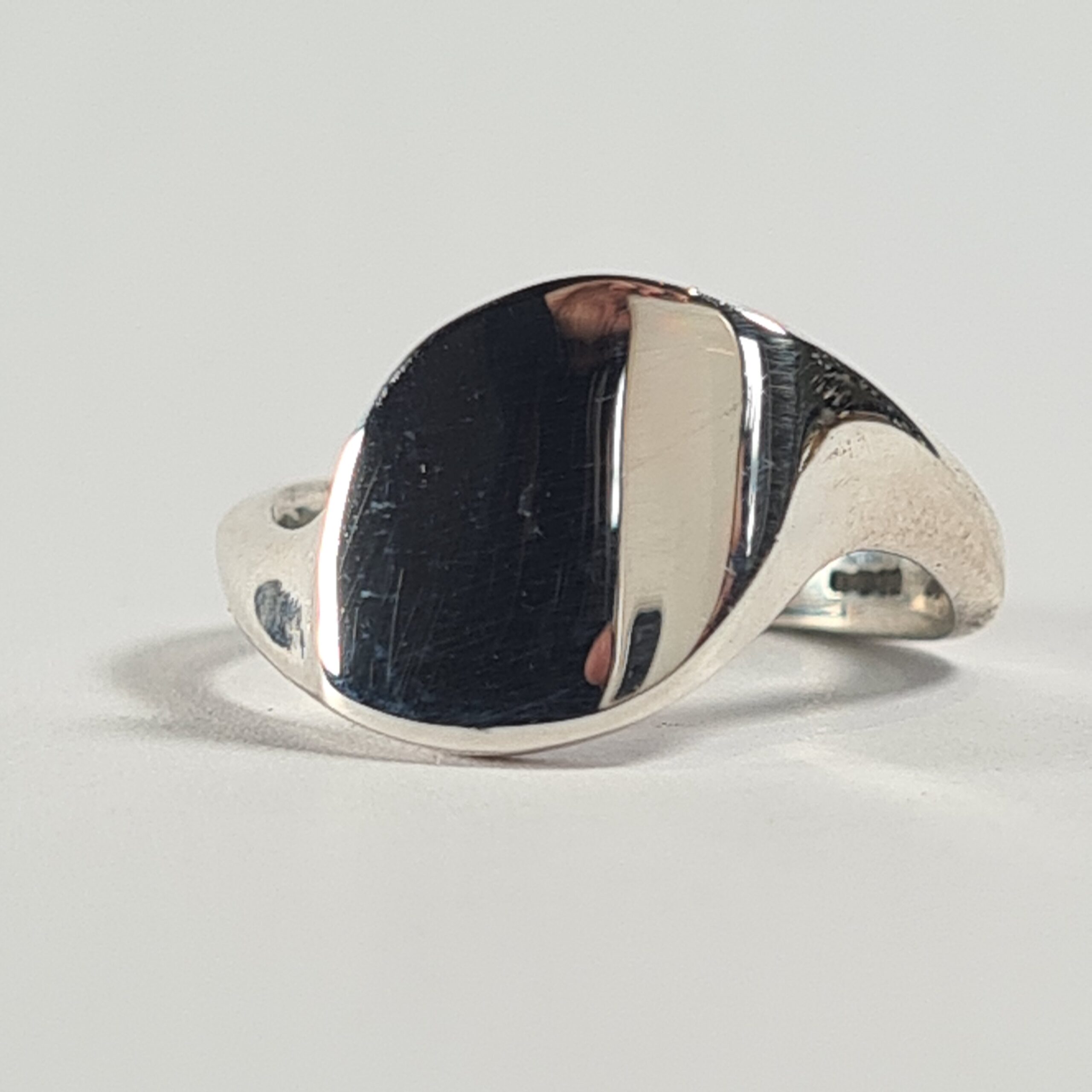 Diagonal Leaf Signet Ring