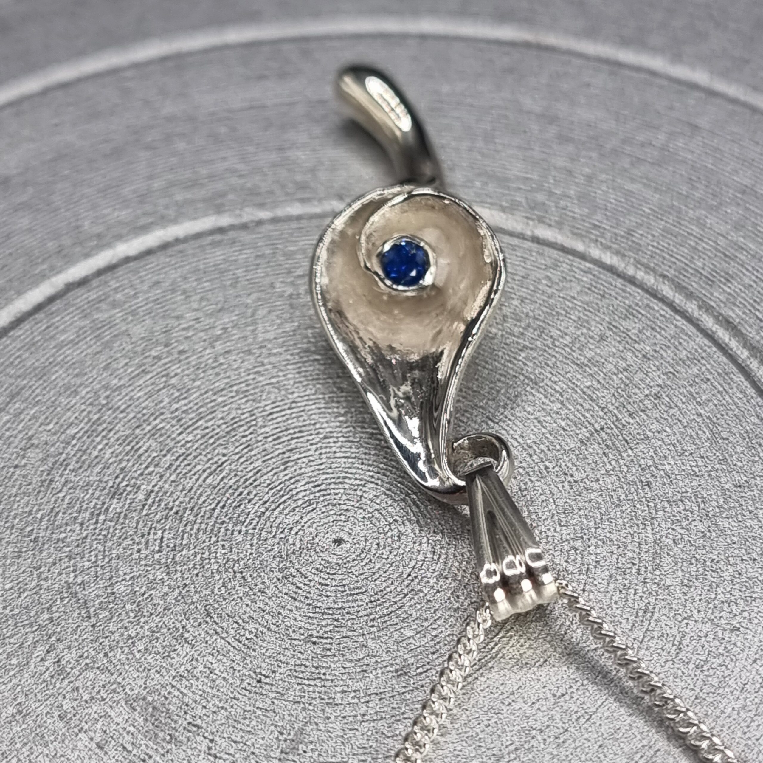 Calla Lily Pendant - Image 3