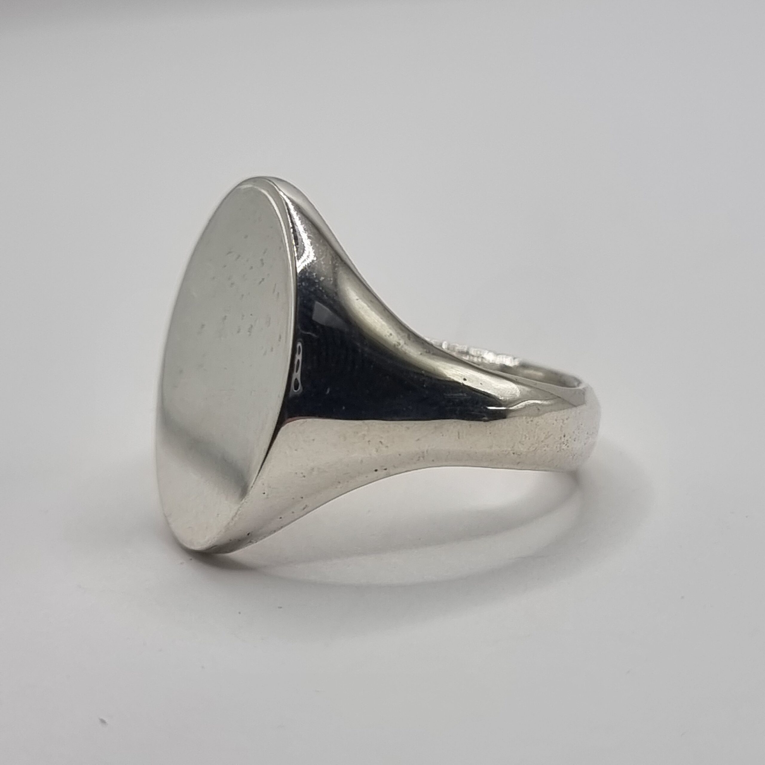 19mm Oval Signet Ring - Image 3