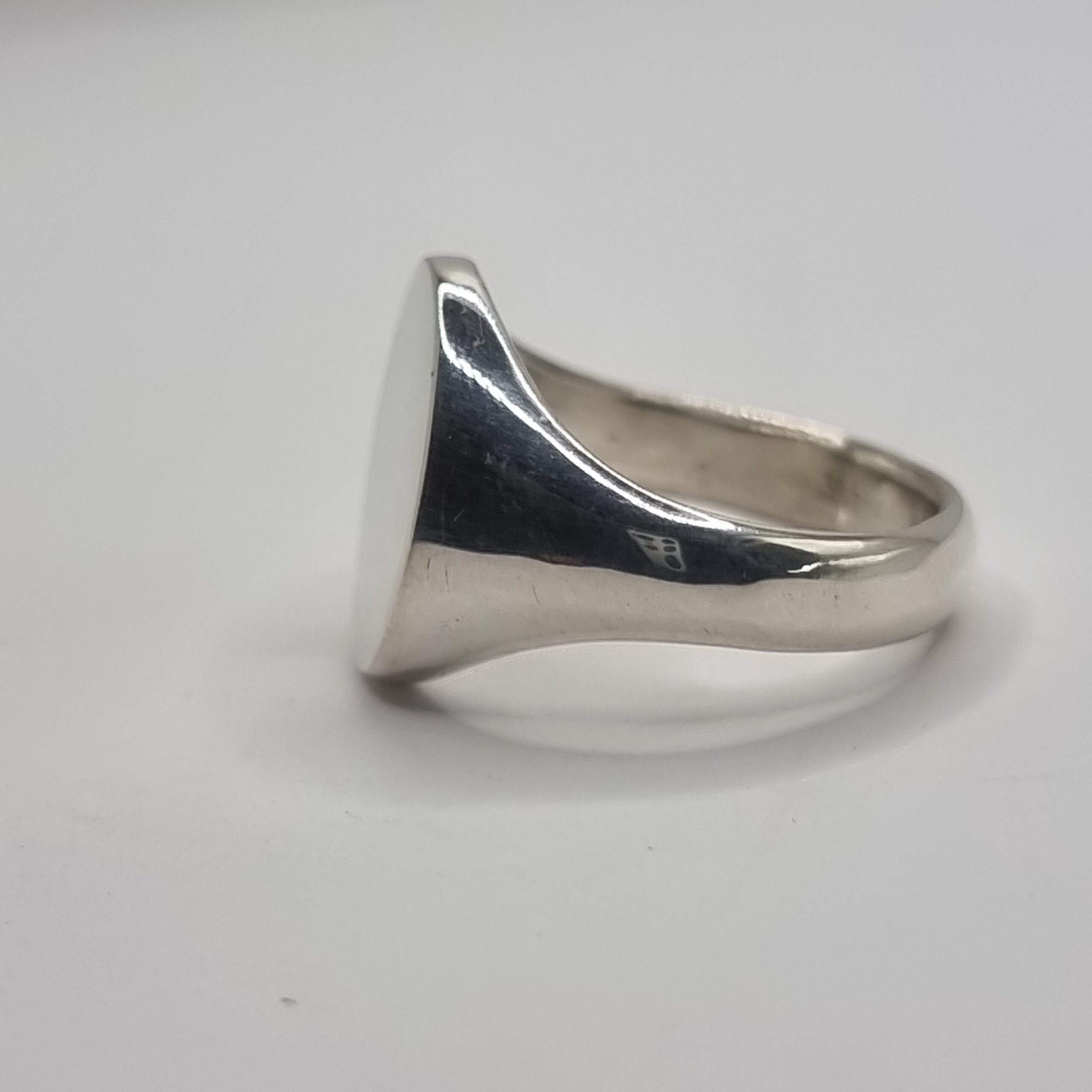 16mm Oval Signet Ring - Image 4