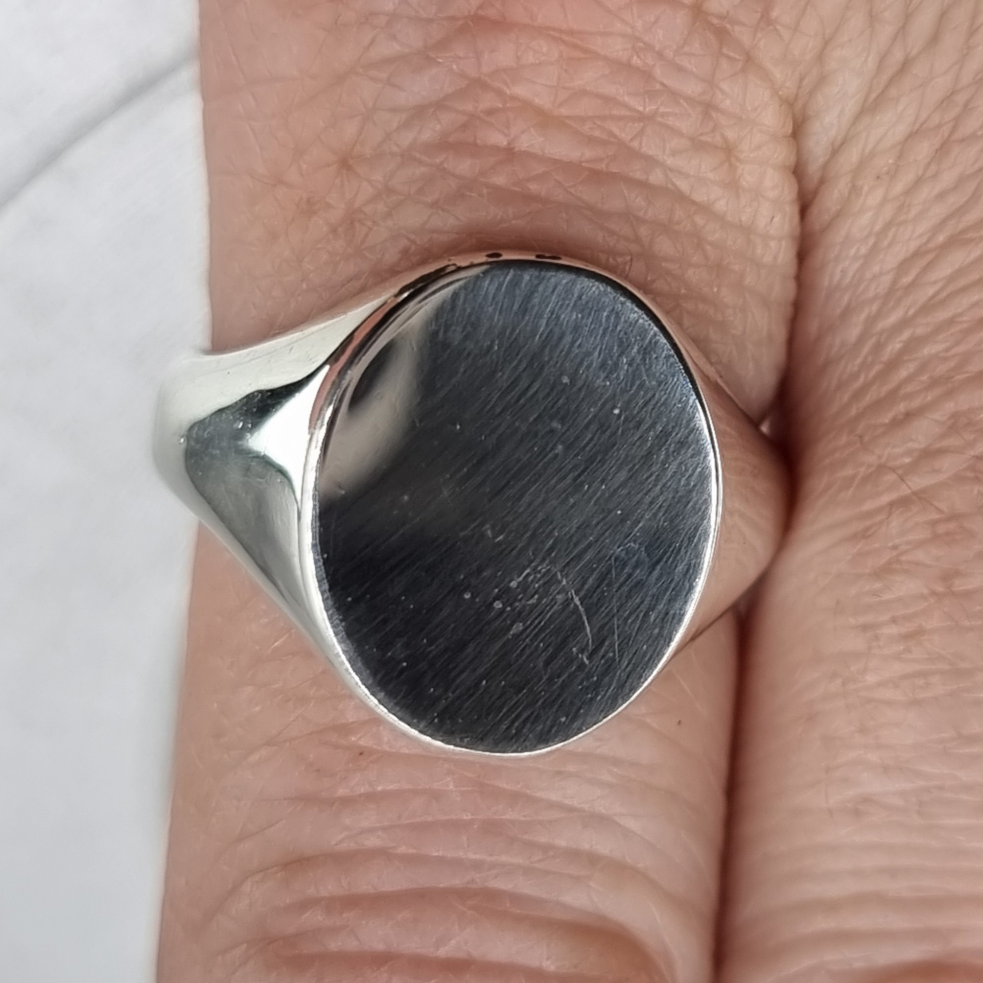 16mm Oval Signet Ring - Image 2