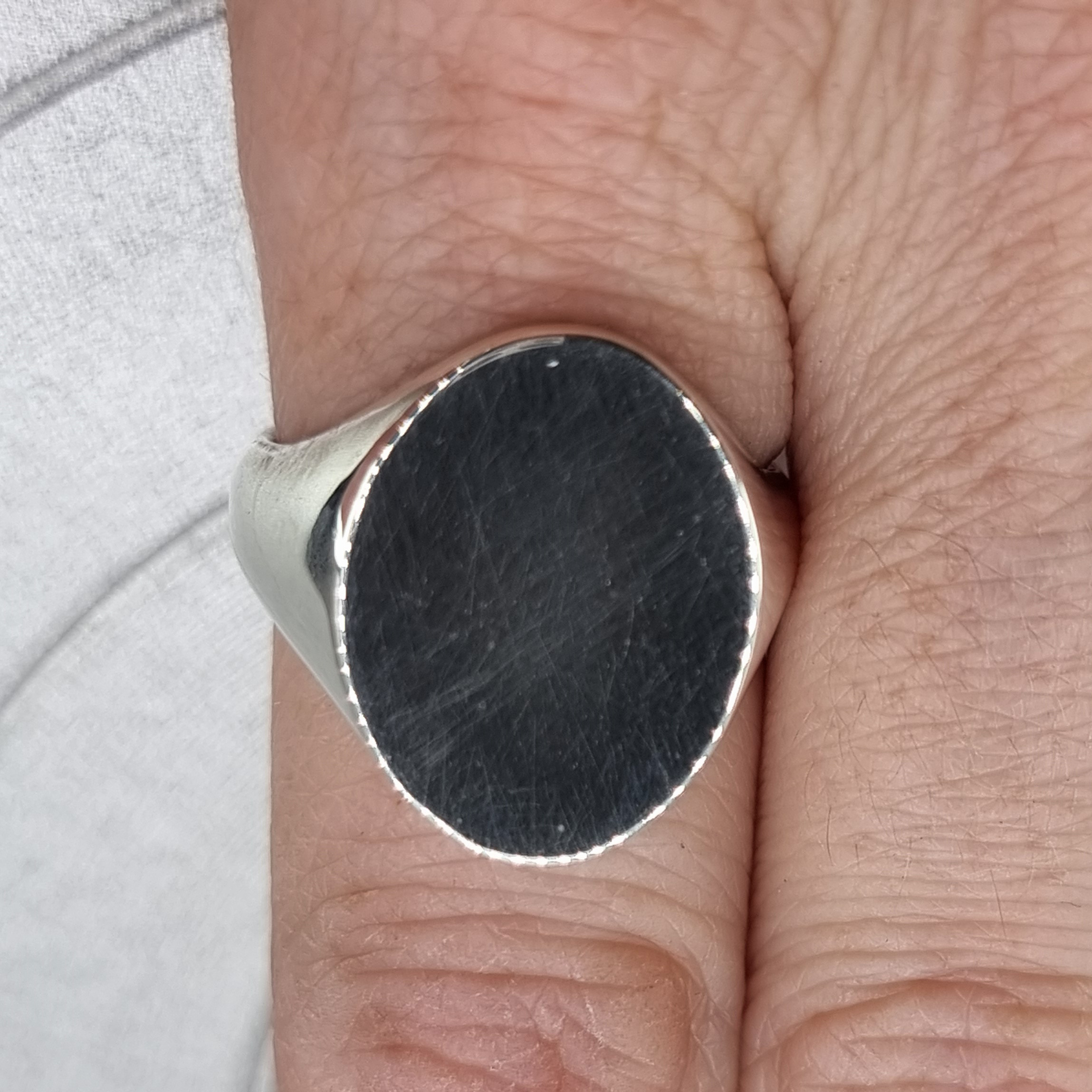 19mm Oval Signet Ring - Image 2